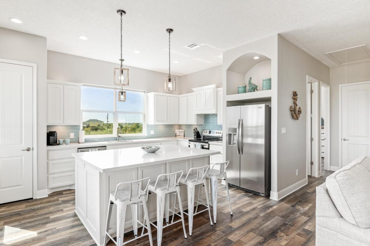 Stylish 4Br Crystal Beach Retreat Walk To Beach Bolivar Peninsula Экстерьер фото