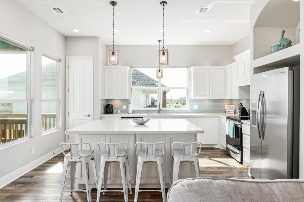 Stylish 4Br Crystal Beach Retreat Walk To Beach Bolivar Peninsula Экстерьер фото